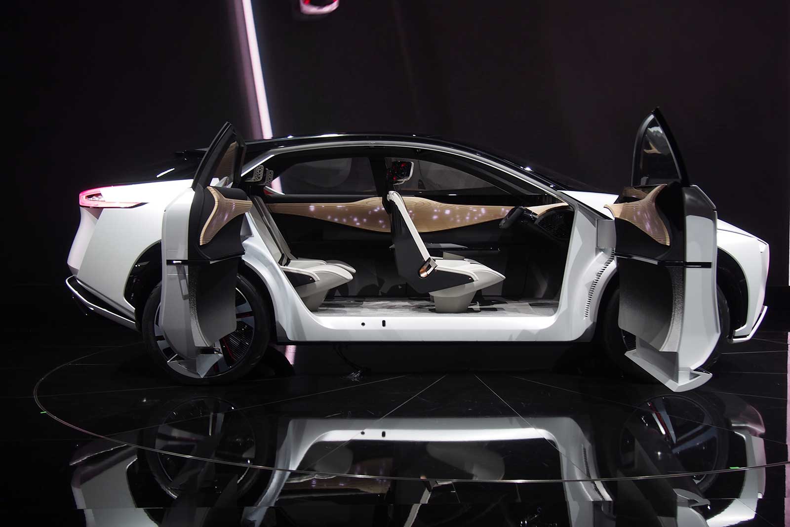 Nissan-IMx-Concept-08.jpg
